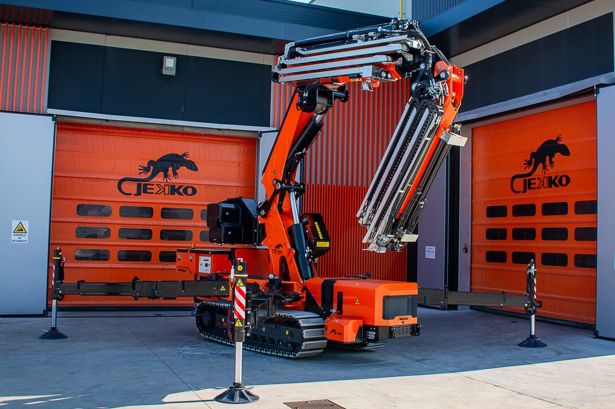 jekko-jf545-2-articulated-crawler-crane-setup